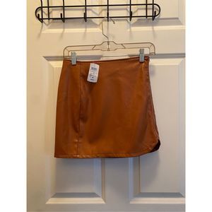 NWT Women’s Windsor Camel Faux Leather Mini Skirt XS